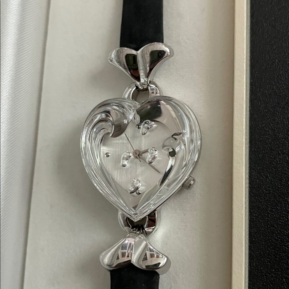 Lenox Heart watch with footprint Crystals - Picture 2 of 3